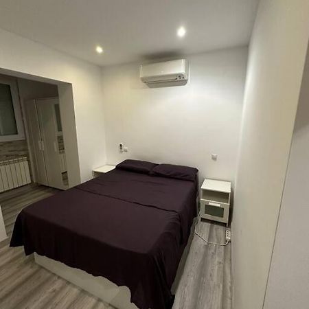 Cozy 1-Bedroom Apartment Madrid Eksteriør billede