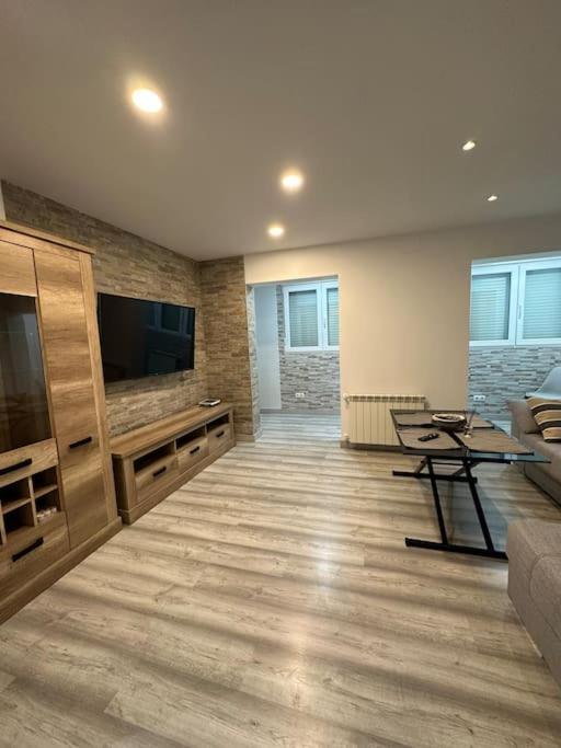 Cozy 1-Bedroom Apartment Madrid Eksteriør billede
