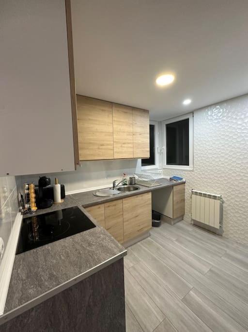 Cozy 1-Bedroom Apartment Madrid Eksteriør billede