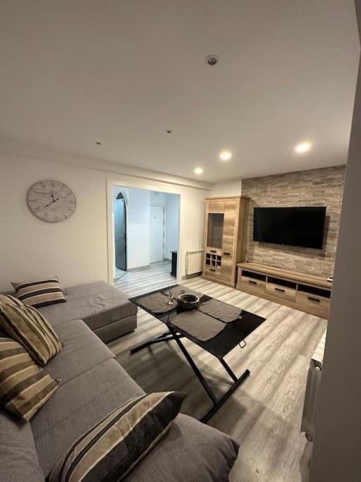 Cozy 1-Bedroom Apartment Madrid Eksteriør billede