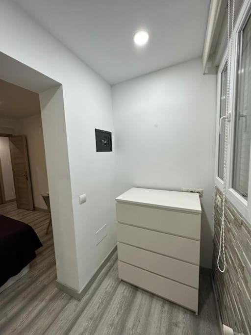 Cozy 1-Bedroom Apartment Madrid Eksteriør billede